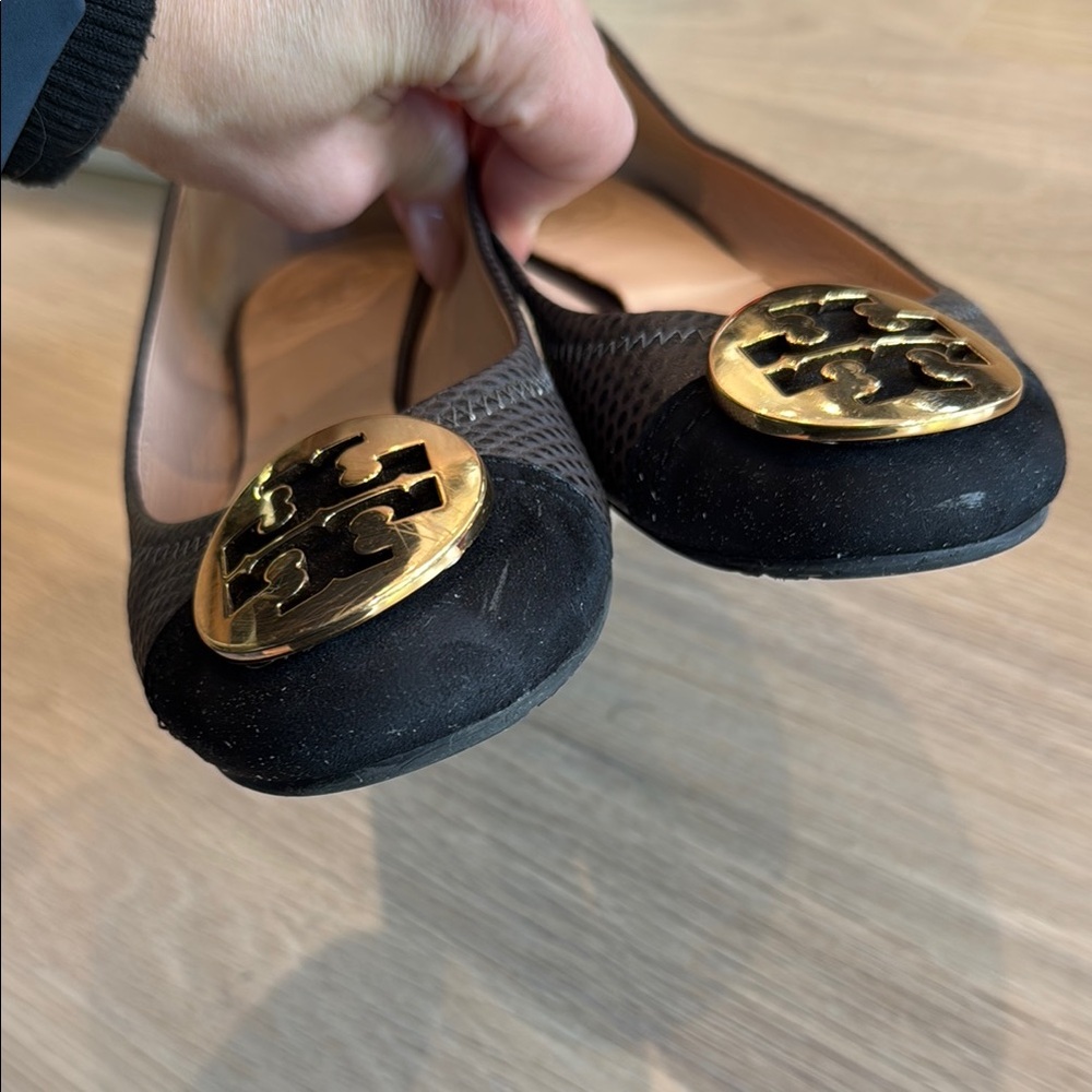 Tory Burch Charcoal, Black and Gold Flats with Iconic Logo, Size 7.5 - Picture 5 of 7